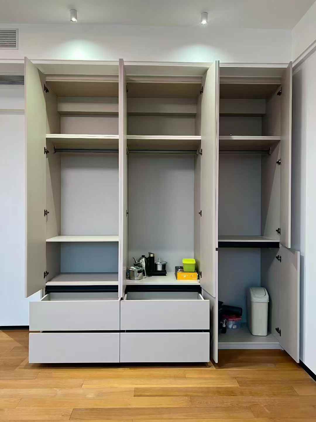 Mordern Style Wardrobe